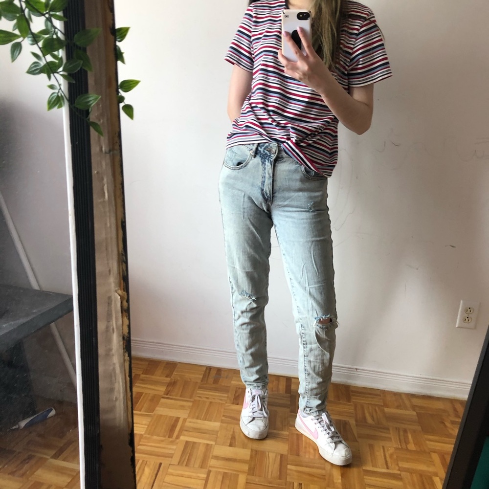 WASHED BLUE DISTRESSED DENIM JEANS